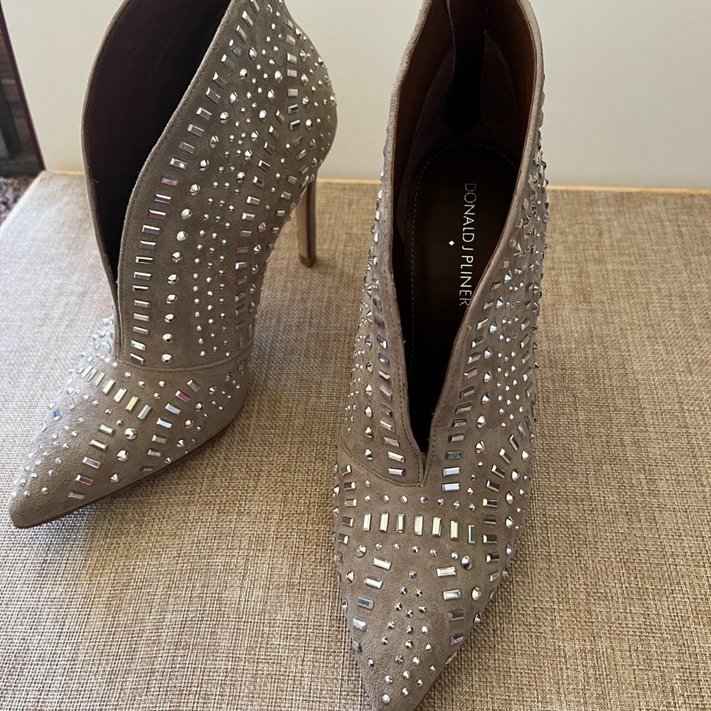 Donald J. Pliner Women's Studded Tan Heels - Picture 10 of 11